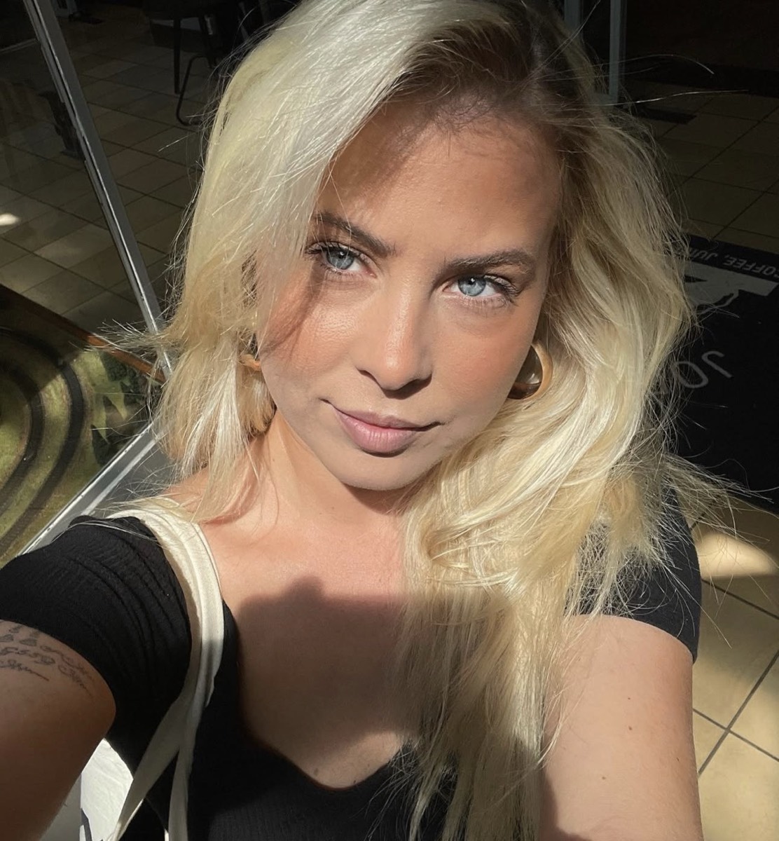 Ida (Art by Lunei), fine line and minimalism tattoo artist at Le Krib Aarhus