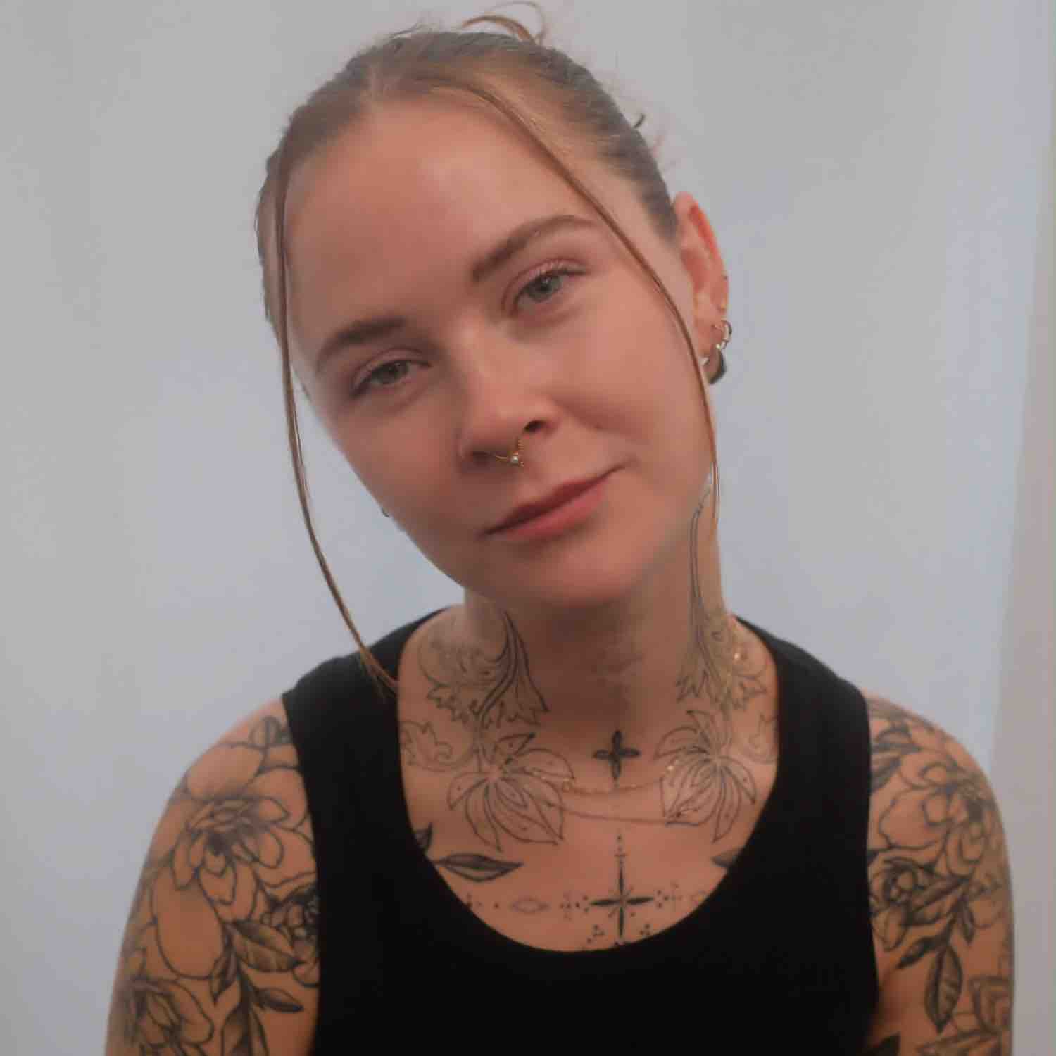 Klara med K, fineline and linework tattoo artist at Le Krib Aarhus