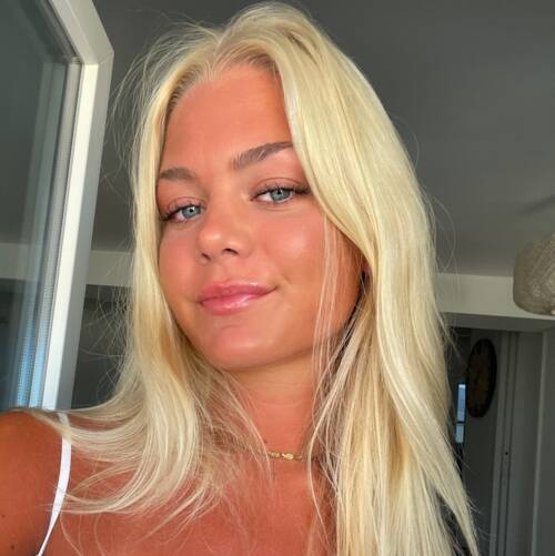 Pauline, tattoo and tooth gem artist at Le Krib Aarhus