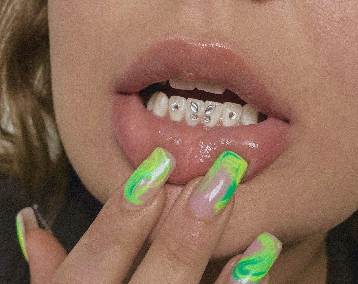 Tandsmykker og piercing hos Le Krib tatovørstudie